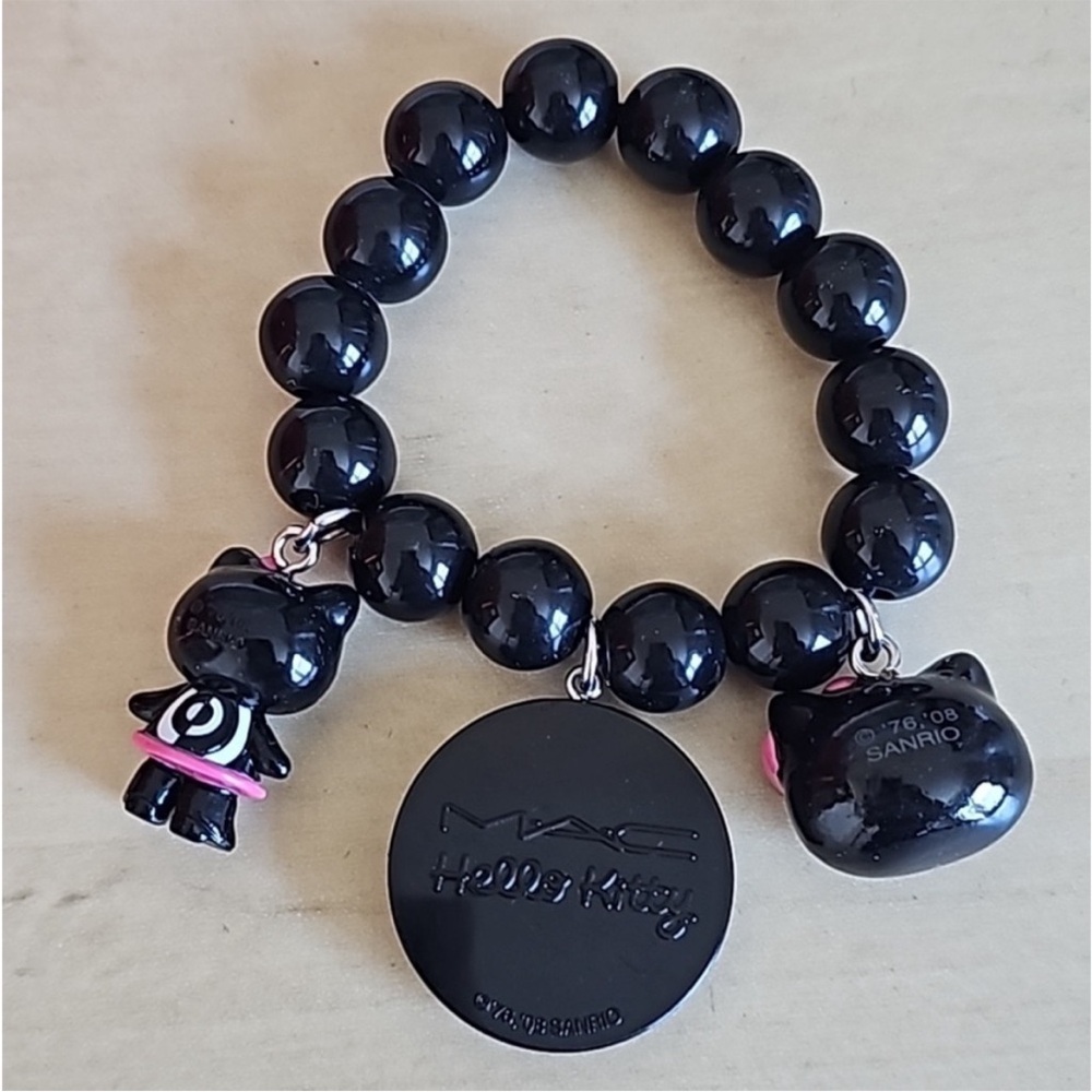 MAC Hello Kitty Black Beaded Bracelet
RARE 2008 Sanrio Collection Retired
Makeup - Picture 5 of 7